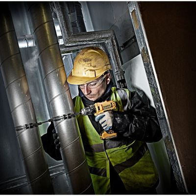 15. Wiertarko-wkrętarka aku 12V 2 AKU DeWalt DCD710D2-QW
