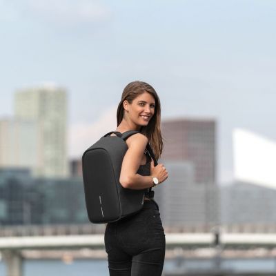 15. XD DESIGN PLECAK ANTYKRADZIEŻOWY BOBBY HERO SMALL CZARNY P/N: P705.701