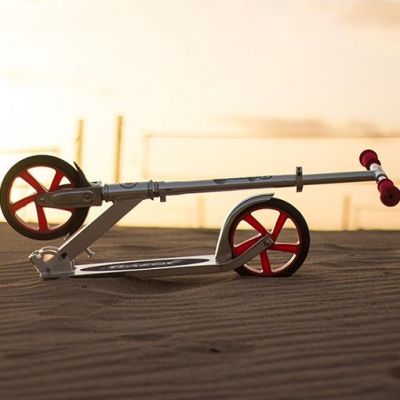 2. Hulajnoga Razor A5 Lux 13073001 (kolor srebrny)