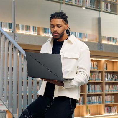 16. ASUS ROG Zephyrus G16 GU605CM-QR027W Ultra 7 255H 16"2.5K OLED 240Hz 500nits AG 16GB LPDDR5X 7467 SSD1TB GeForce RTX 5060 8GB Cam1080p+IR 90WHrs Win11 Aluminum Eclipse Gray