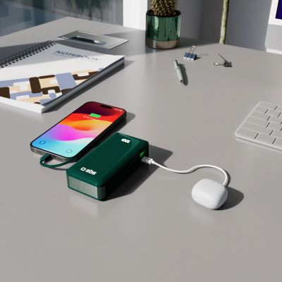 12. Powerbank SBS 10000 mAh 20W z wbudowanym kablem USB-C i wyświetlaczem cyfrowym - zielony