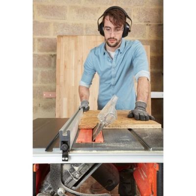 4. Pilarka stołowa BES720-QS BLACK+DECKER