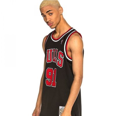 4. Koszulka Mitchell & Ness Chicago Bulls NBA Swingman Alternate Jersey Bulls 97 Dennis Rodman SMJYGS18152-CBUBLCK97DRD
