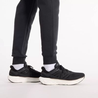6. Spodnie New Balance Sport Fleece Jogger M MP43904BK