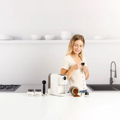 2. Uniwersalny ekpres kapsułkowy Taurus Mokabari 4w1