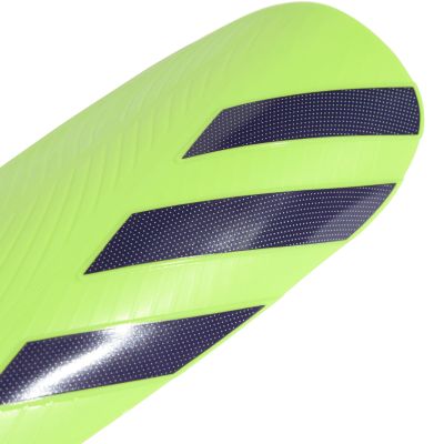 5. Ochraniacze piłkarskie adidas Tiro Club JD6024