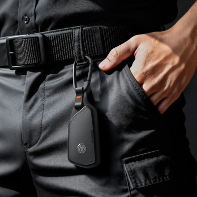 9. Etui Spigen VK100 Key Fob Case na klucze samochodowe - czarne
