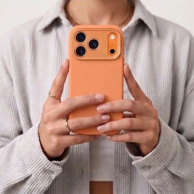 7. Etui Tech-Protect Uniq MagSafe CC na iPhone 18 Pro / 17 Pro - pomarańczowe