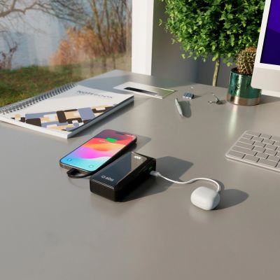 12. Powerbank SBS 10000 mAh 20W z wbudowanym kablem USB-C i wyświetlaczem cyfrowym - czarny