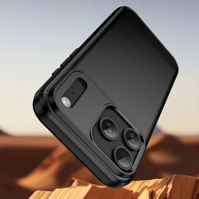 3. Etui Carbon Case na iPhone 17 Pro - czarne