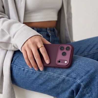 6. Etui Tech-Protect Uniq MagSafe CC na iPhone 18 Pro Max / 17 Pro Max - burgundowe