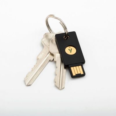 6. Klucz Sprzętowy Yubico Yubikey 5 NFC U2F FIDO