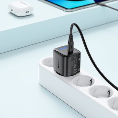 7. Ładowarka sieciowa Acefast A113 GaN PD 20W USB-C z wyświetlaczem z kablem USB-C - czarna