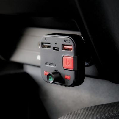 8. SAVIO TR-15 TRANSMITER FM Z WYŚWIETLACZEM, BLUETOOTH I ŁADOWARKĄ PD USB-C USB-A QUICK CHARGE, BASS BOOST