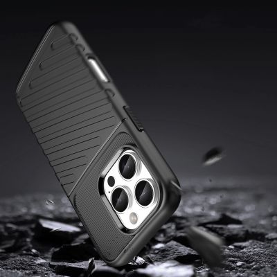 3. Etui Thunder Case na iPhone 16e / 17e silikonowy pancerny pokrowiec - czarne