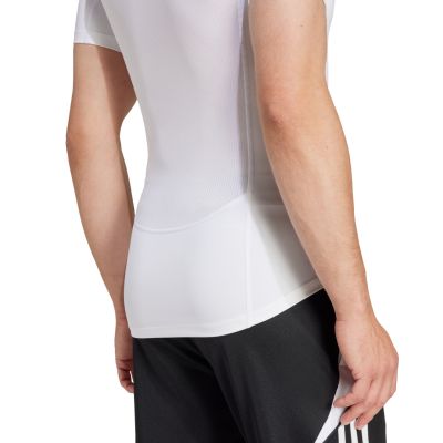 5. Koszulka męska adidas Techfit Short Sleeve Tee biała JP4675