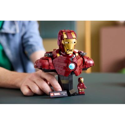 8. LEGO Marvel 76327 Popiersie Iron Mana MK4