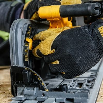 4. Pilarka tarczowa FLEXVOLT Aku 54V DCS520T2 DEWALT