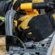 4. Pilarka tarczowa FLEXVOLT Aku 54V DCS520T2 DEWALT
