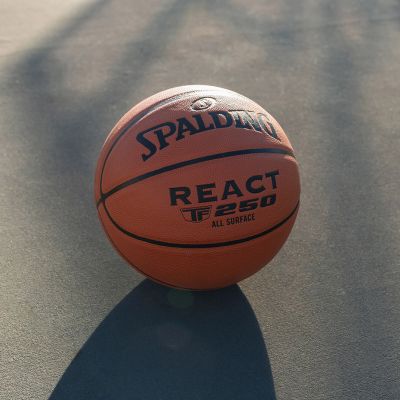 6. Piłka do koszykówki Spalding React TF-250 76801Z