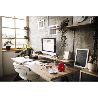 18. SMEG Czajnik (KLF05RDEU) mini 0,8L czerwony