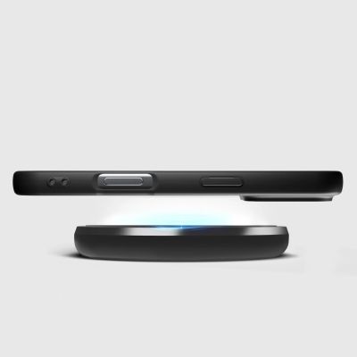 8. Etui SBS Instinct na iPhone 16 Pro - czarne