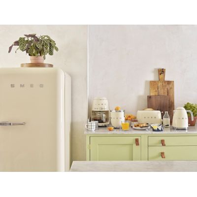 66. Smeg KLF03CREU czajnik elektryczny 1,7 l 2400 W Kremowy
