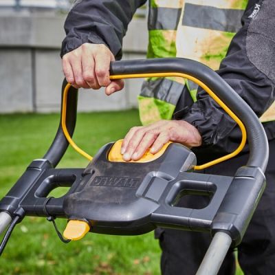 7. Kosiarka bezszczotkowa  DeWalt  DCMW564P2-QW (480 mm)