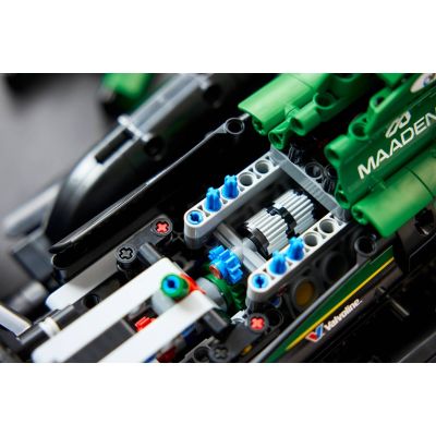 10. LEGO Technic 42240 - Bolid F1 Aston Martin Aramco AMR25