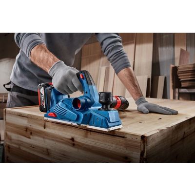 6. Bosch GHO 185-LI Czarny, Niebieski 14000 RPM