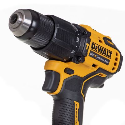 14. Zestaw narzędzi Combo 18V 2x4,0Ah DCK2062M2T DEWALT