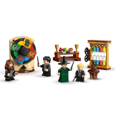 4. LEGO Harry Potter 76460 - Zamek Hogwart: Ceremonia przydziału