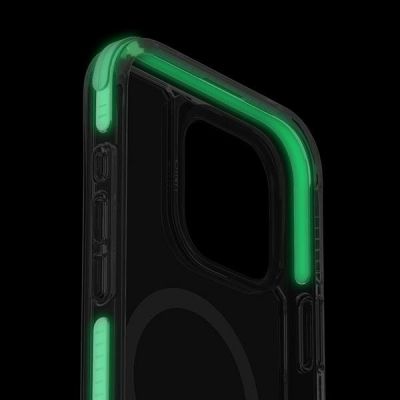 3. Etui UNIQ Combat Magclick Charging z MagSafe na iPhone 16 Pro - białe