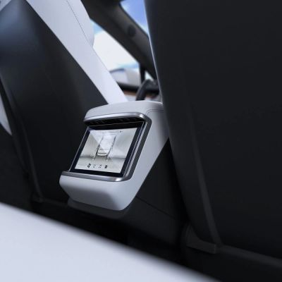 6. Szkło hartowane Spigen Glas.tR Slim na Tesla Model X 2022 / Model S 2021 - czarne