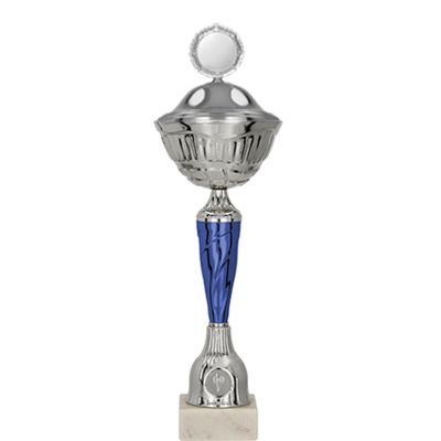 3. Puchar metalowy z przykrywką