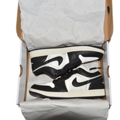 8. Buty Sportowe Air Jordan 1 Low SE Czarne - FB9893-101