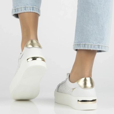 8. Skórzane półbuty na platformie białe Filippo DP7668/26