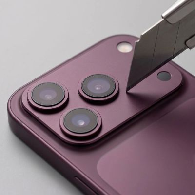 5. Osłona na wyspę aparatu Tech-Protect Camalloy Fit+ na iPhone 18 Pro - burgundowa