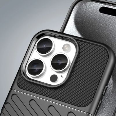 6. Etui silikonowe Thunder Case do iPhone 16 Pro Max - czarne