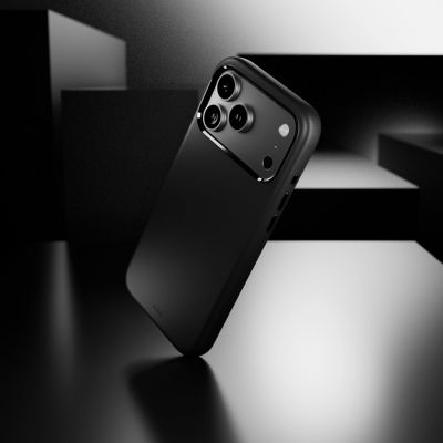 7. Etui silikonowe Puro Icon Mag Pro Liquid Silicone na iPhone 17 Pro Max kompatybilne z MagSafe, z ochroną aparatu i aluminiowymi przyciskami - czarne