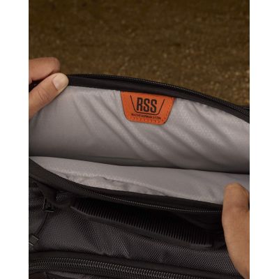 4. OGIO PLECAK GAMBIT DNA BLACK   A20260_B0074_NA