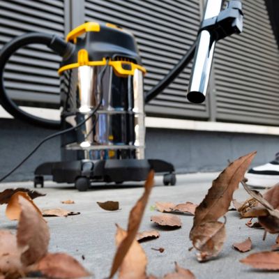 6. Odkurzacz przemysłowy STANLEY Wet&Dry SXVC30XTDE (1600W; kolor czarny)