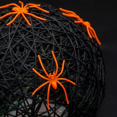 3. KULA DEKORACYJNA LAMPKA Z PAJĄKIEM LED 15CM HALLOWEEN CZARNY