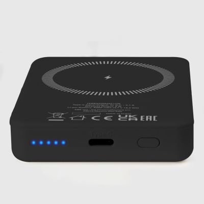 4. Powerbank beprzewodowy SBS TEBB5000MAG1CK 5000 mAh USB-C, kompatybilny z MagSafe - czarny