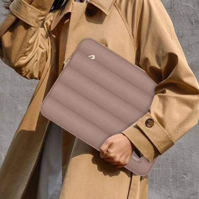 8. Torba na laptopa 15-16" Tech-Protect Puffy - brązowa