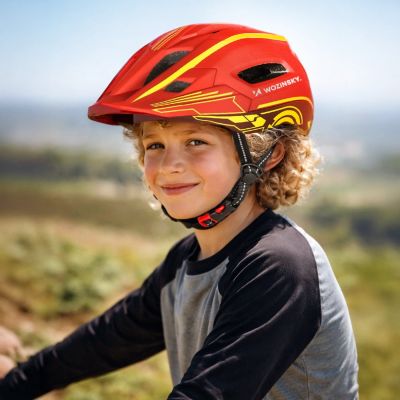 9. Kask rowerowy fullface dziecięcy Wozinsky z tylną lampką USB 52-56 cm - czerwono-żółty