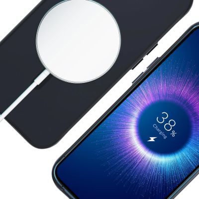 2. Etui 3mk Smoke MagCase z MagSafe na iPhone 13 / 14 - półprzezroczyste