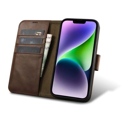 2. iCarer Oil Wax Wallet Case 2in1 etui iPhone 14 Plus skórzany pokrowiec z klapką Anti-RFID brązowy (WMI14220723-BN)