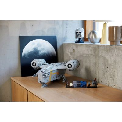 10. LEGO Star Wars 75331 Brzeszczot