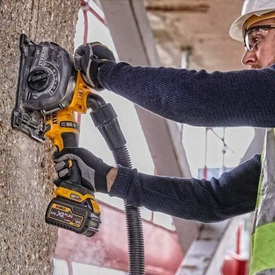 6. DeWALT DCG200T2-QW walizka na narzędzia